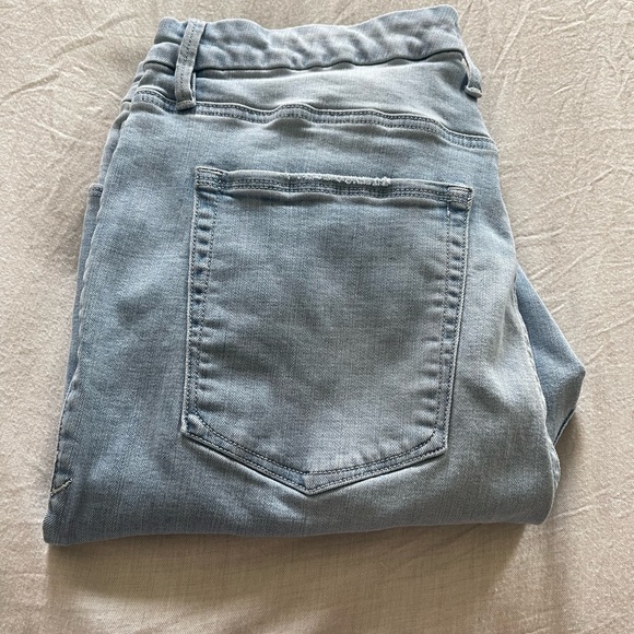 Good American Stretchy size 16 jeans. - Picture 3 of 4